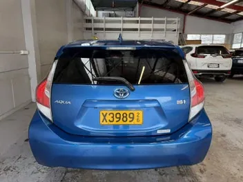 Toyota Aqua 2015 photo 5