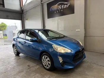 Toyota Aqua 2015 photo 2