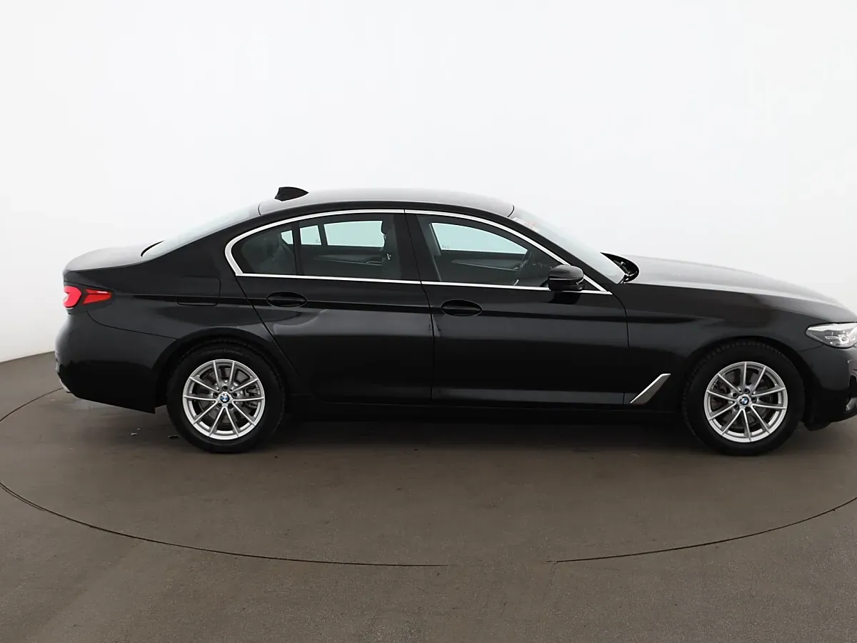 BMW 5 Series 2023 photo 5