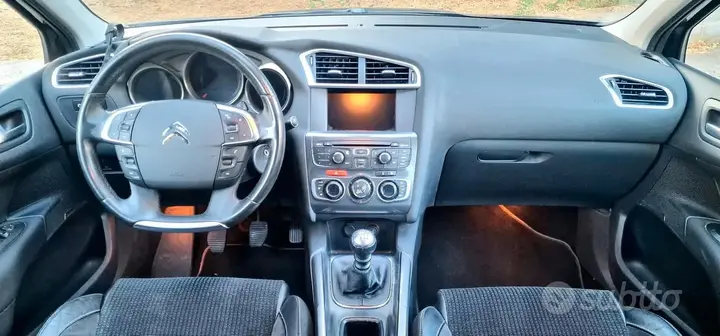 Citroen C4 2011 photo 4