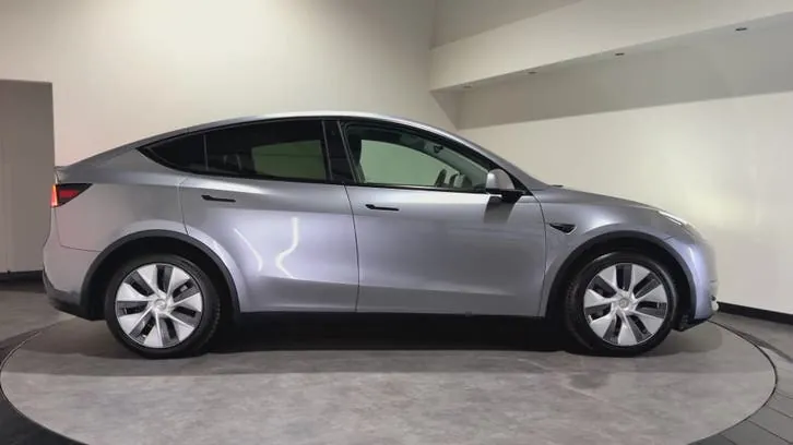 Tesla Model Y 2023 photo 2