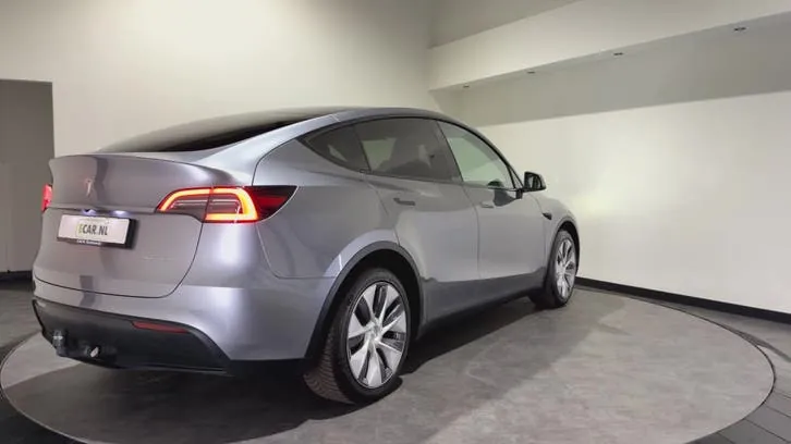 Tesla Model Y 2023 photo 3