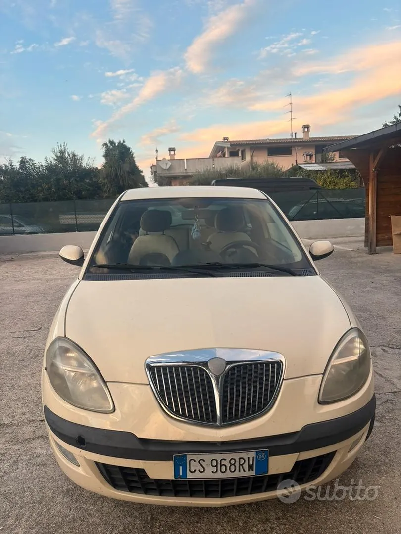 Lancia Ypsilon