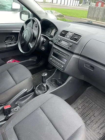 Skoda Fabia 2011 photo 5