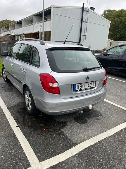 Skoda Fabia 2011 photo 2