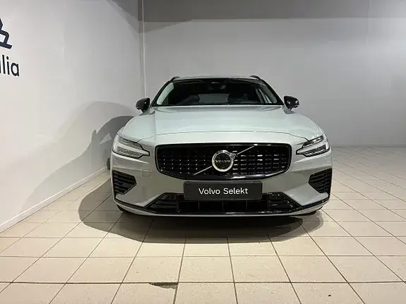 Volvo V60 2025 photo 2