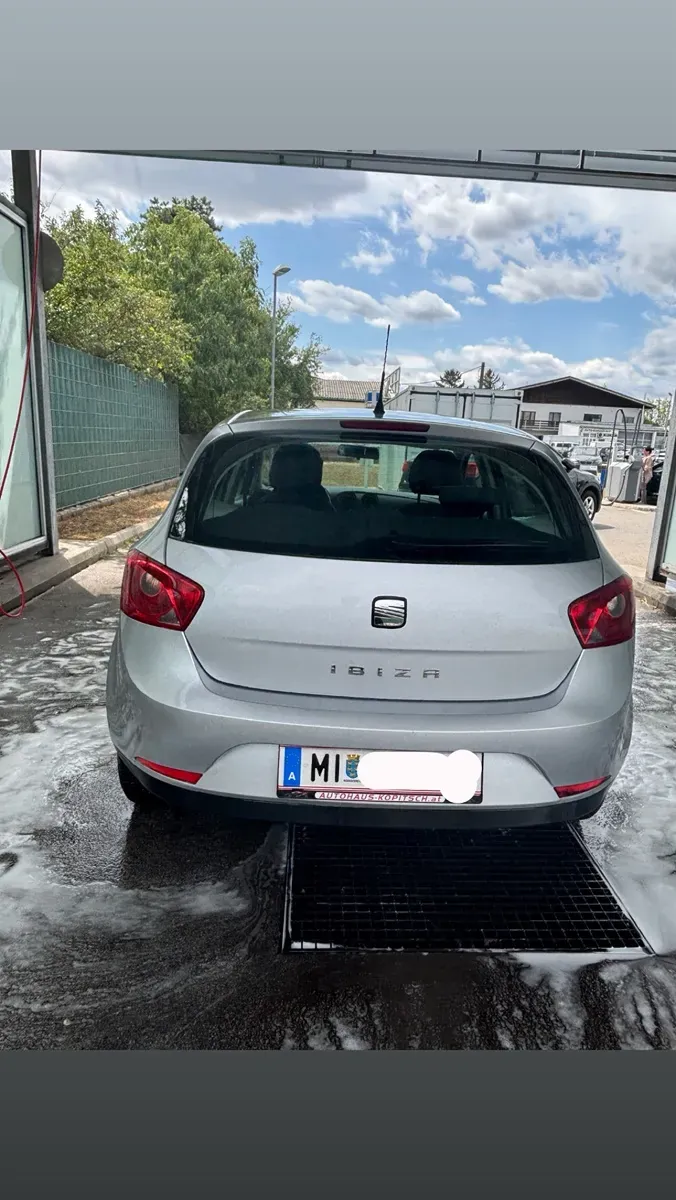 Seat Ibiza 2012 photo 2