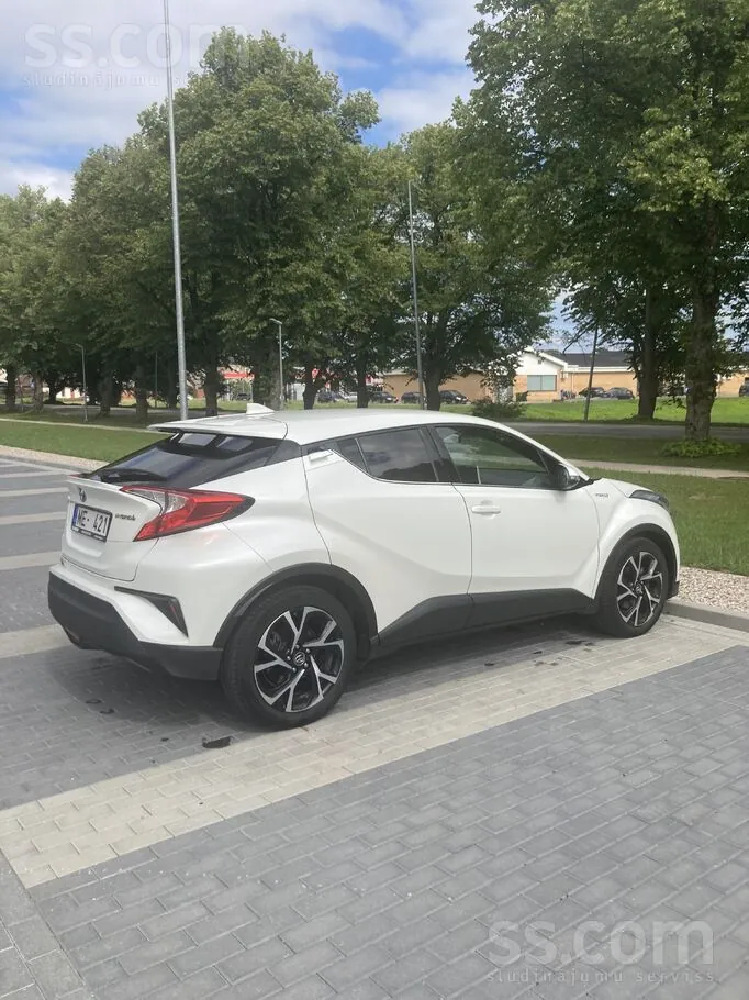 Toyota C-Hr 2019 photo 2