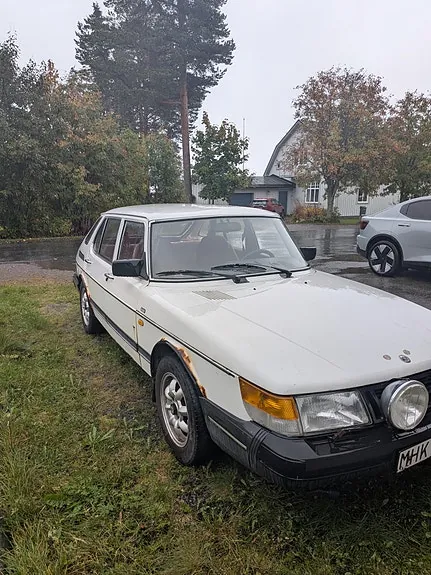 Saab 900