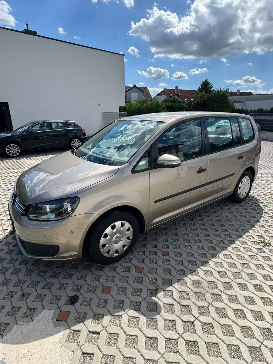 Volkswagen Touran 2013 photo 3