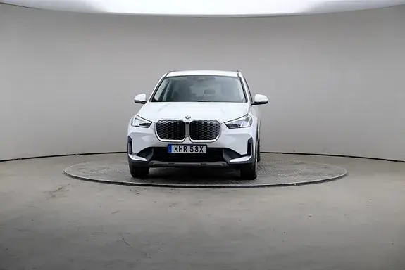 BMW Ix1 2026 photo 3