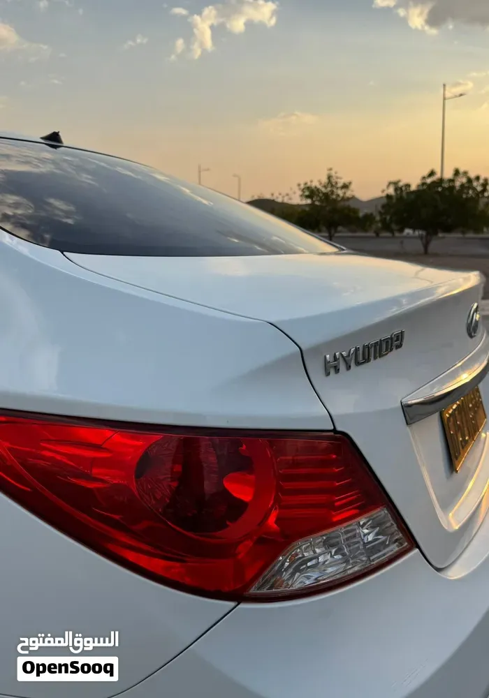 Hyundai Accent 2012 photo 2