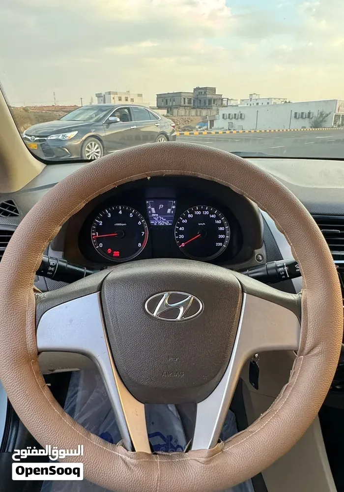 Hyundai Accent 2012 photo 3