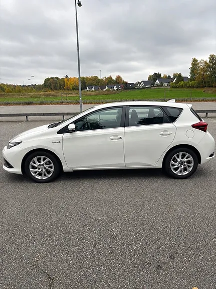 Toyota Auris 2016 photo 3