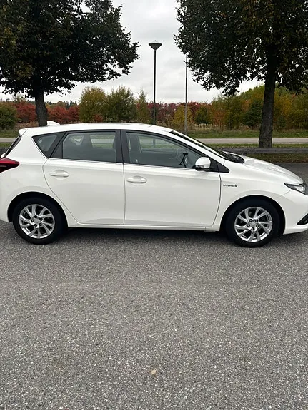 Toyota Auris 2016 photo 2
