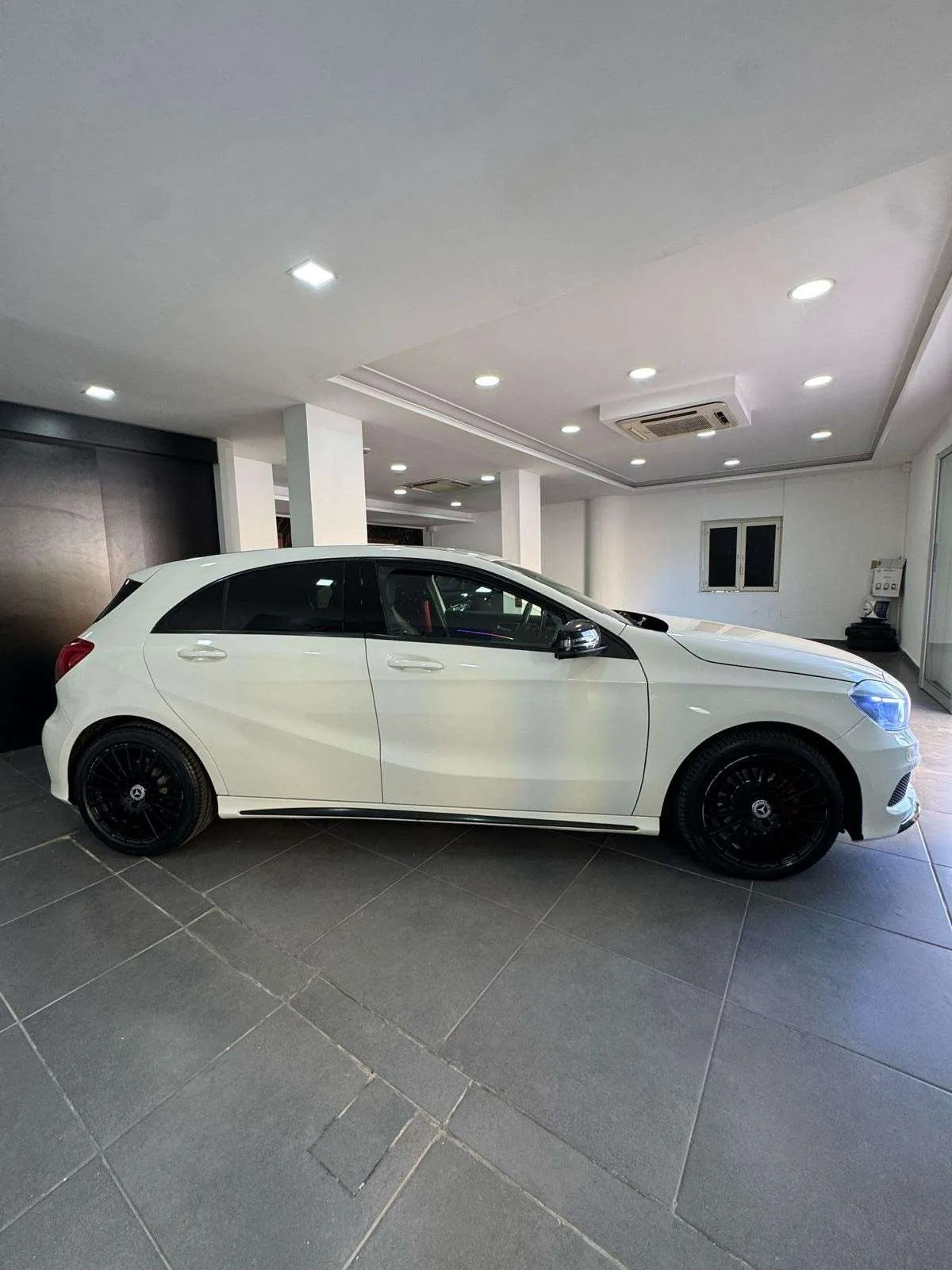 Mercedes-Benz A 200 2014 photo 2