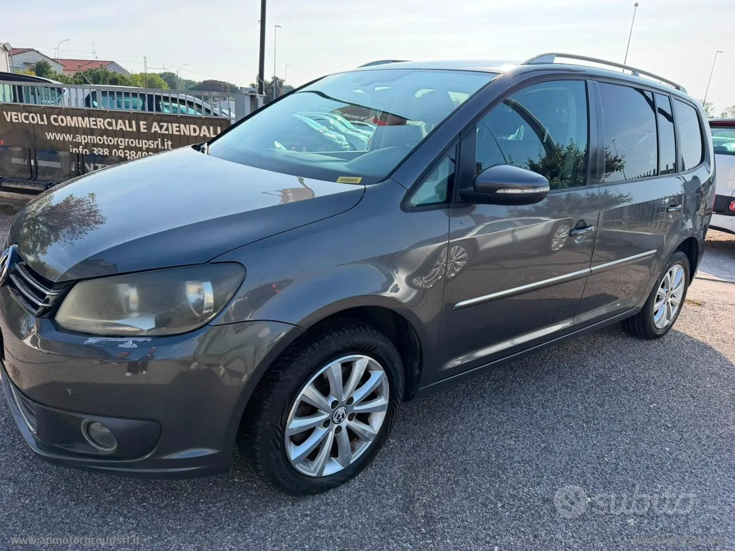 Volkswagen Touran 2011 photo 2