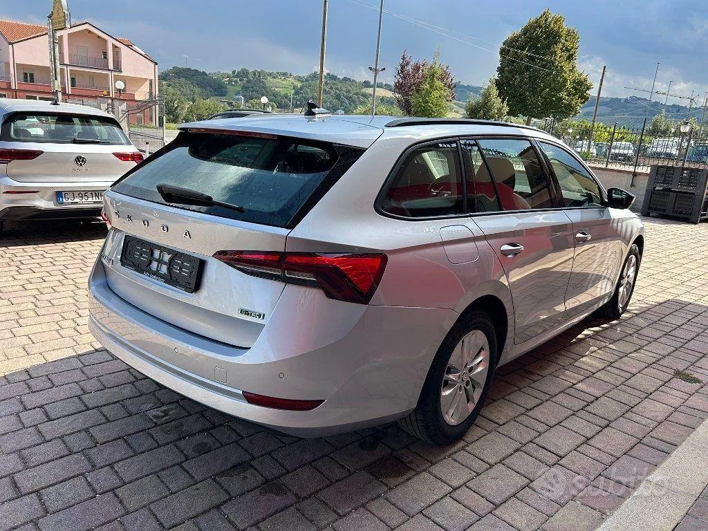 Skoda Octavia 2021 photo 3
