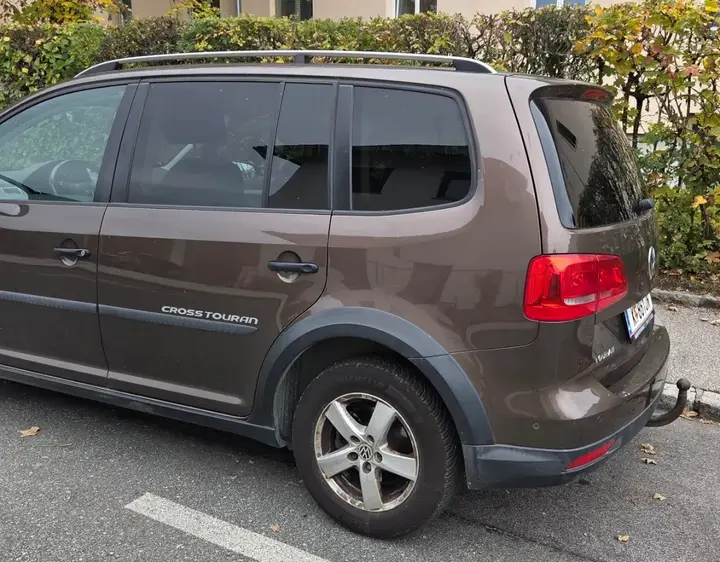 Volkswagen Touran 2013 photo 3