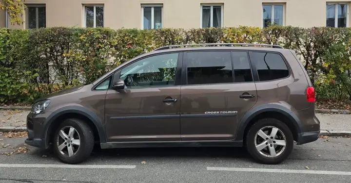 Volkswagen Touran 2013 photo 2