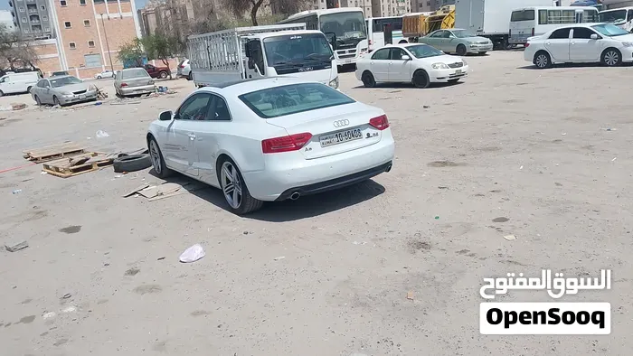 Audi A5 2012 photo 2
