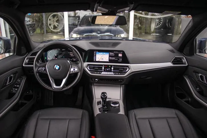BMW 3 Series 2020 photo 3