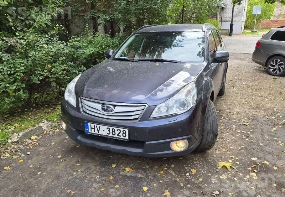 Subaru Outback 2012 photo 2