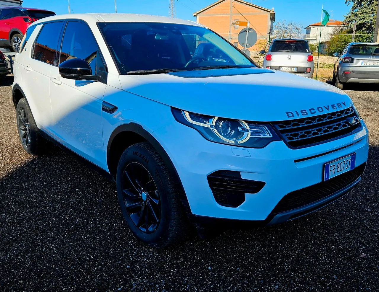 Land Rover Discovery Sport 2018 photo 3