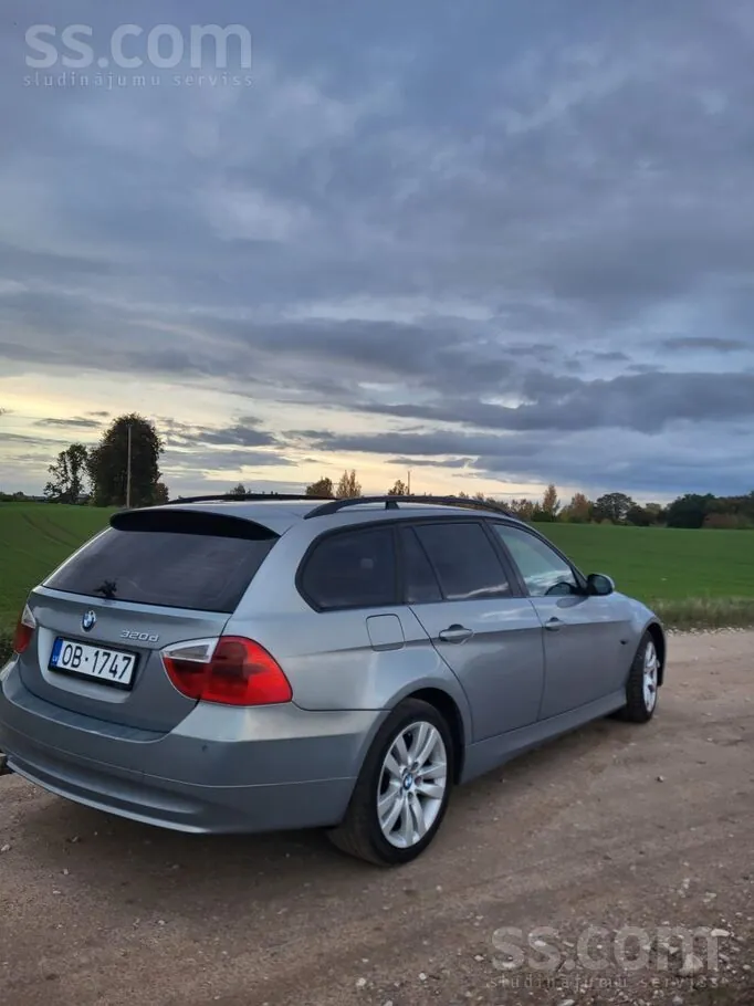 BMW 320 2005 photo 2