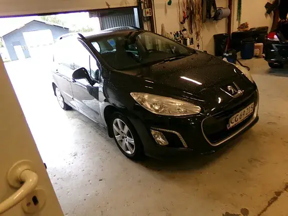 Peugeot 308 2010 photo 2