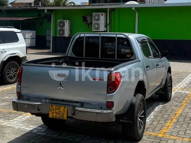 Mitsubishi L200 2011 photo 4