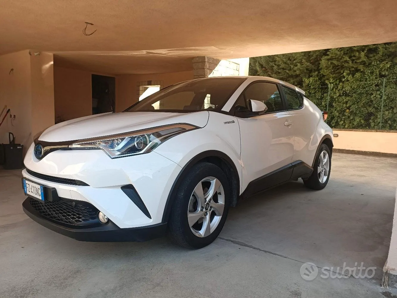 Toyota C-Hr 2019 photo 2