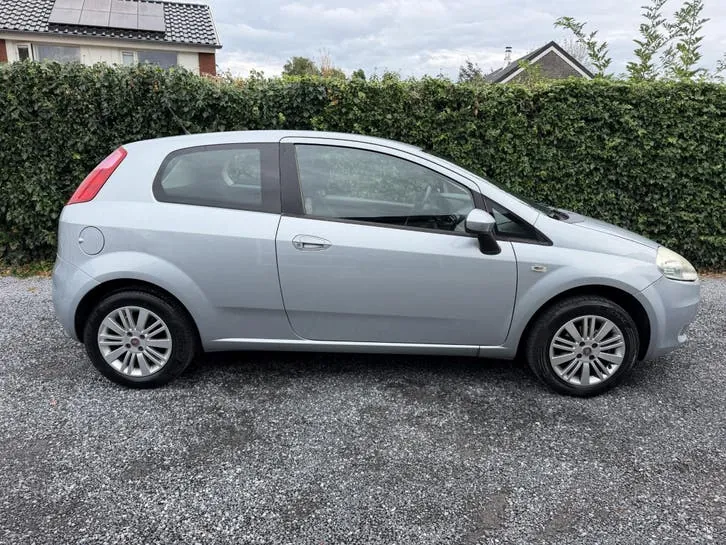 Fiat Grande Punto 2007 photo 2