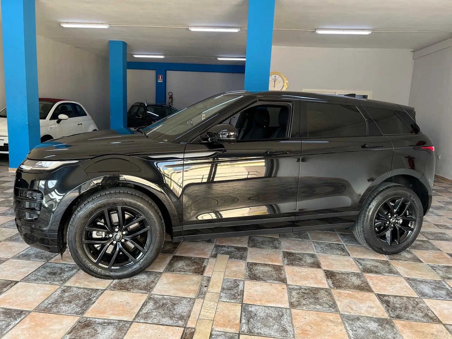 Land Rover Range Rover Evoque 2024 photo 4