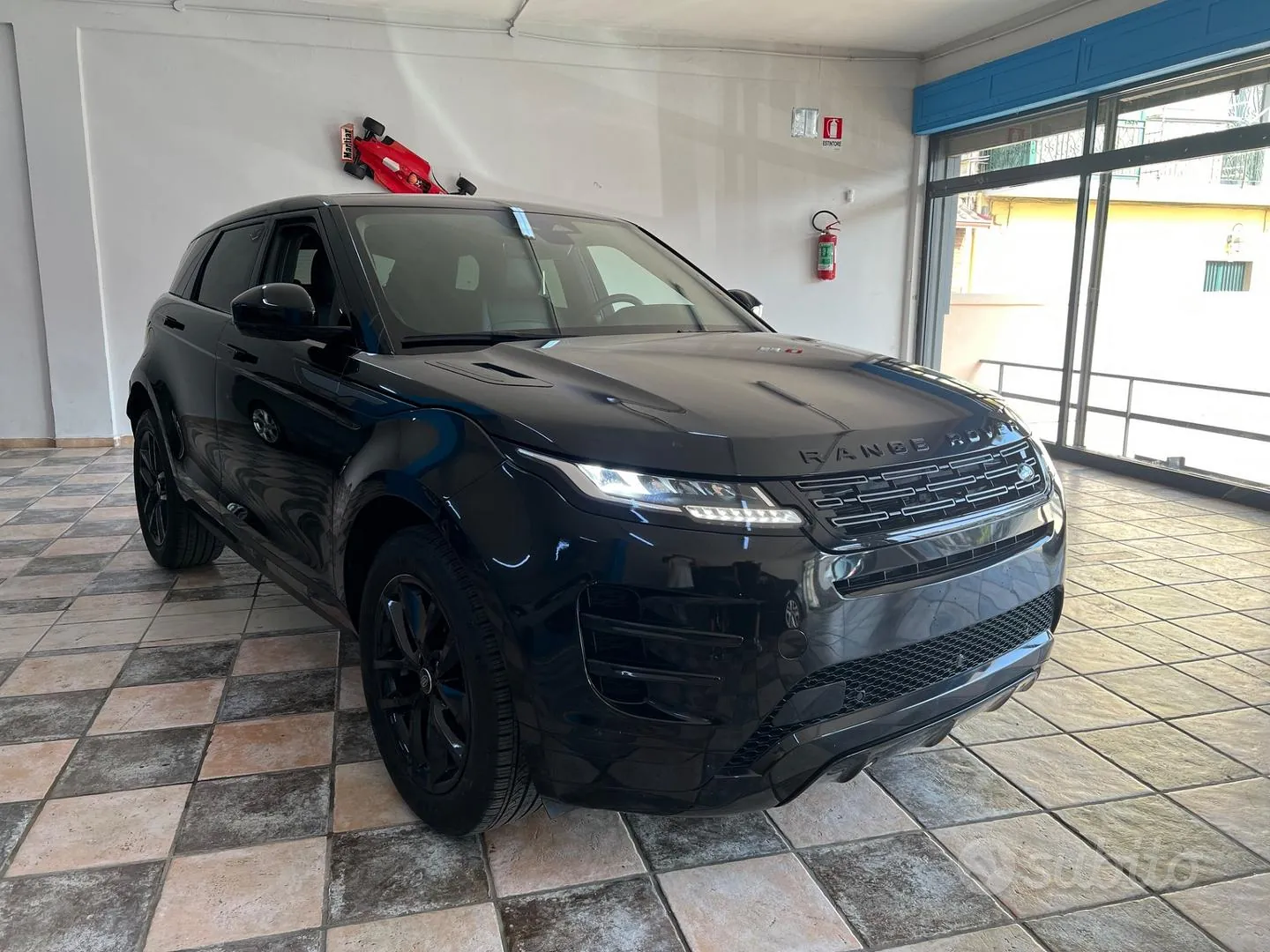 Land Rover Range Rover Evoque 2024 photo 3
