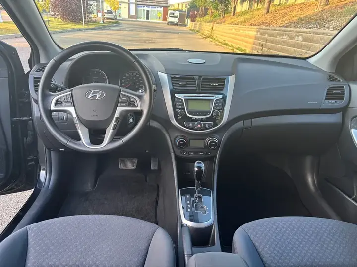 Hyundai Accent 2013 photo 5