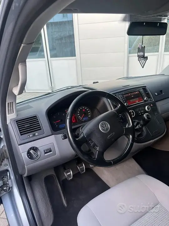 Volkswagen Multivan 2009 photo 5