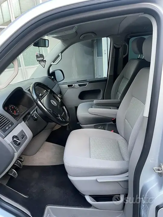 Volkswagen Multivan 2009 photo 4