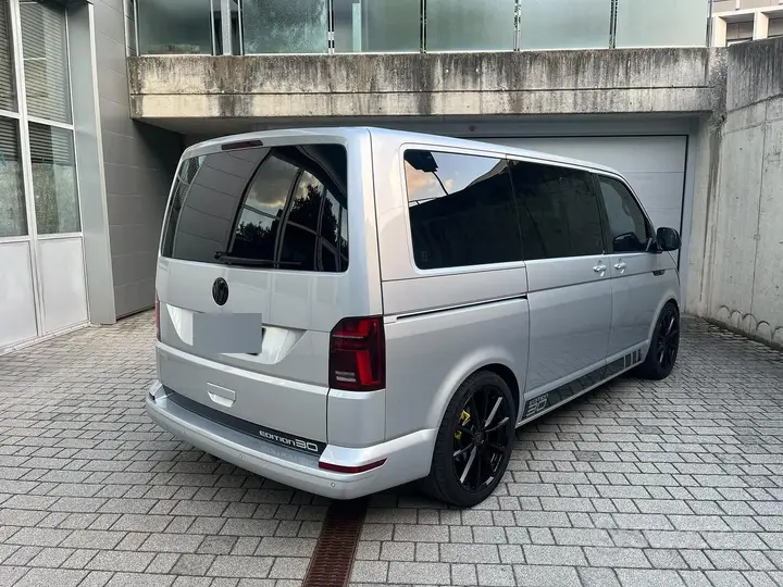 Volkswagen Multivan 2009 photo 2
