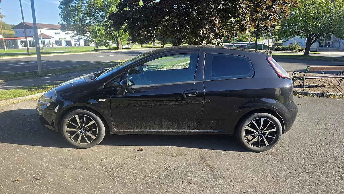 Fiat Punto 2011 photo 3