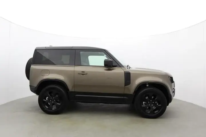 Land Rover Defender photo 5