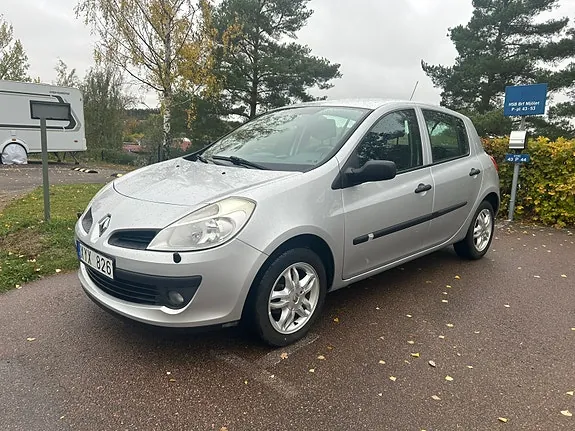 Renault Clio 2006 photo 2