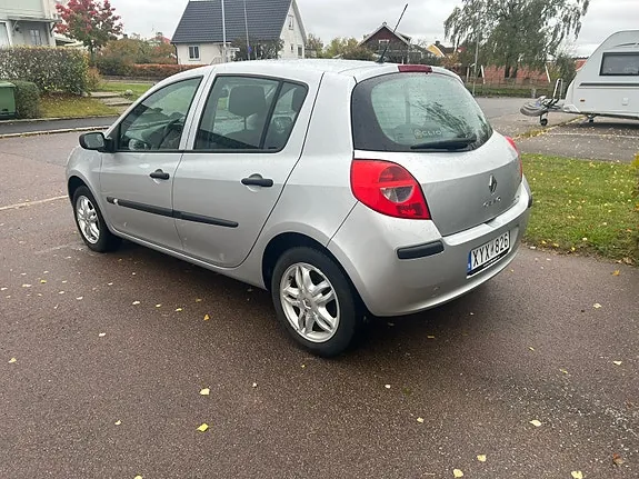 Renault Clio 2006 photo 5
