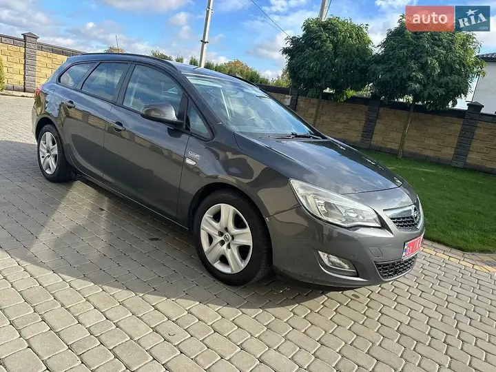 Opel Astra 2012 photo 3
