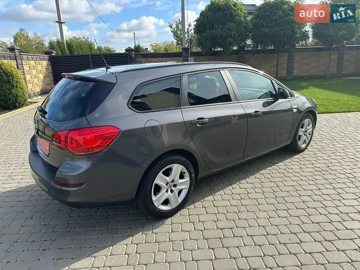 Opel Astra 2012 photo 2