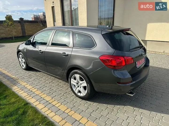 Opel Astra 2012 photo 4