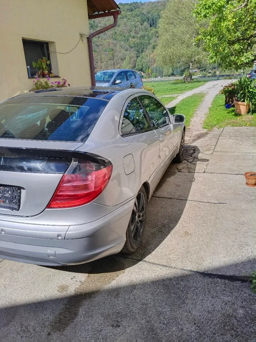 Mercedes-Benz C-Class 2002 photo 2