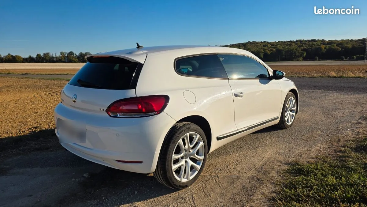 Volkswagen Scirocco 2011 photo 2