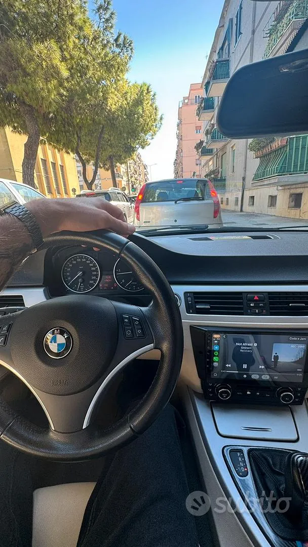 BMW 3 Series 2010 photo 4
