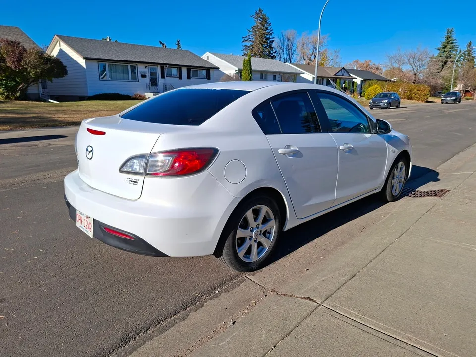 Mazda 3 2010 photo 2